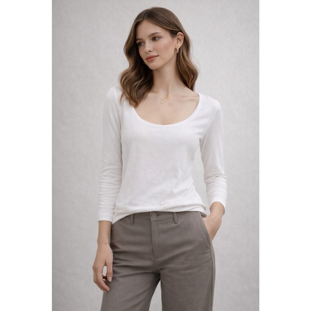 AKRIS Punto White Long Sleeve Top Women Sz 6 Scoop Neck Stretch Minimalist Flaw